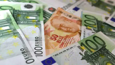İstanbul serbest piyasada döviz fiyatları stabil kalmaya devam ediyor