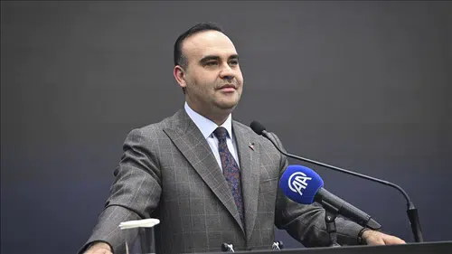 Bakan Kacır: 'Türkiye Elektrikli Araç Yatırımlarında Yeni Merkez Olmayı Hedefliyor'