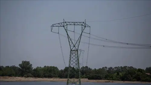 Spot elektrik piyasasında fiyatlar belli oldu: Gün ortasında sıfır lira seviyesi görüldü!