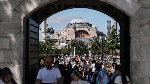Yerli turist 2025 yılında 555 milyar liralık seyahat harcaması yaptı!