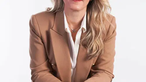 Sanipak çalışan anneleri destekleyen uygulamalarıyla öne çıkıyor!