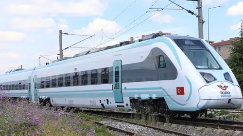 Demir ağlarda yeni dönem: Milli elektrikli tren hız testinde zirveye çıktı