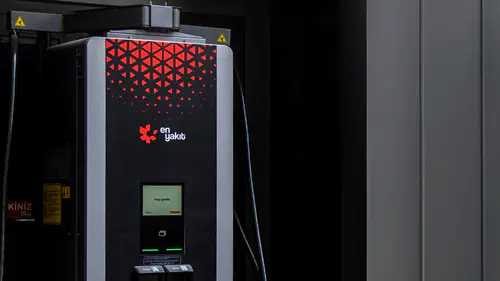Yollarda elektrikli araç devrimi: EN YAKIT bayram trafiğini kolaylaştıracak haritayı paylaştı
