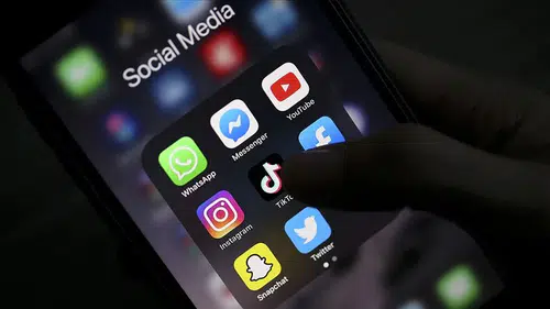 Sosyal medyada yeni dönem: '15 yaş' sınırı Resmi Gazete'de!