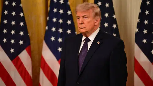 Trump’tan Tahran’a net mesaj: Kurallara uymazlarsa başlarına bomba yağdırırız
