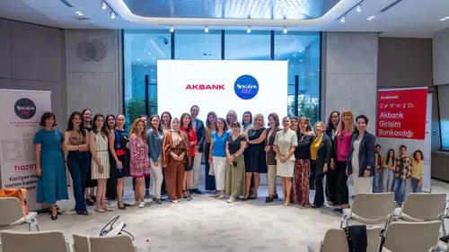 Akbank ve YenidenBiz güçlerini birleştirdi: 25 kadın girişimci ekosisteme adım attı