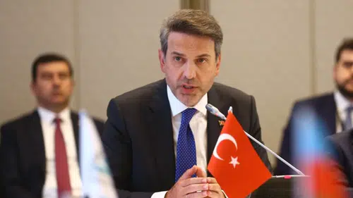 Bakü'de enerji diplomasisi: Türkiye D8 için düğmeye bastı