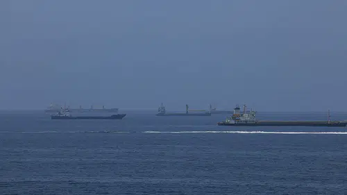 Hürmüz Boğazı'nda kritik tahliye: Türk gemileri güvenli bölgeye geçiyor
