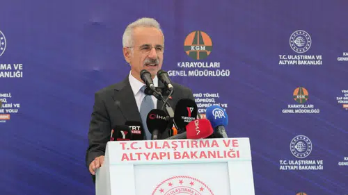 Hakkari'ye 73 milyar liralık dev dokunuş: Tüneller ve köprüler peş peşe açıldı