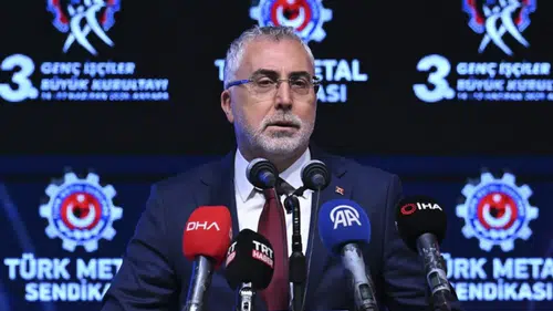 Bakan Işıkhan’dan dijital çağ uyarısı: Geleceğimizi tehdit eden görünmez bir salgın var