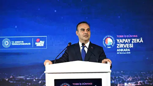 Yapay Zeka Zirvesi'nde sanayi bakanı önemli açıklamalarda bulundu