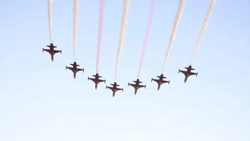 Başkan Altay, Konya Bilim Festivali'nde Türk Yıldızları'nın gösterisini vatandaşlarla izledi