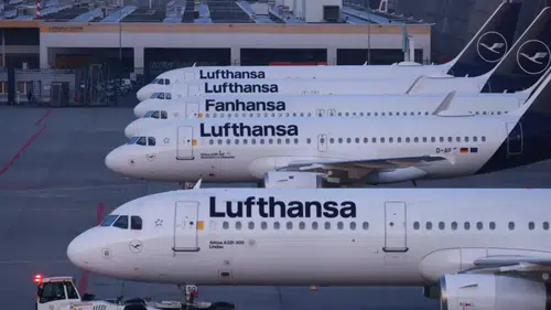 Lufthansa'nın ikinci çeyrek karı, yüksek maliyetler ve grevle sarsıldı