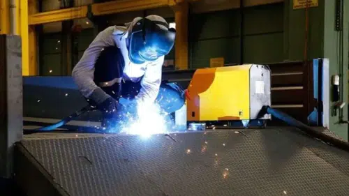 İngiltere imalat PMI temmuzda düşüş kaydetti, yeni umut sinyalleri var