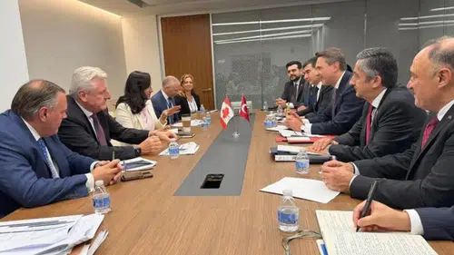 Bakan Bayraktar, Kanada Dışişleri Bakanı ve CEO ile enerji görüşmeleri yaptı