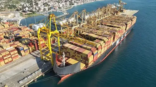 Asyaport'ta tek gemide rekor elleçleme imzası!