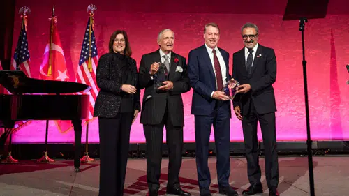 Rahmi M. Koç ve Bill Ford’a ABD’den '100 Yıllık Dostluk' ödülü