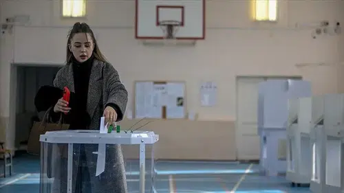 Rusya’da 111 milyon seçmen milletvekili seçimleri için sandık başında