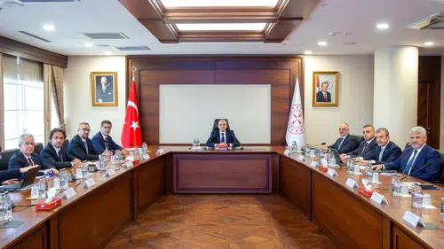 Ekonomi masasında kritik mesai: Sermaye piyasalarında geçici risk modelleniyor