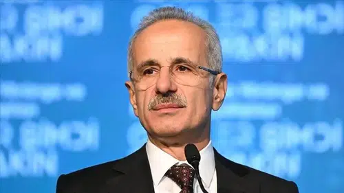 Bakan Uraloğlu, Sakarya'da havacılık zirvesinde hedefleri açıkladı