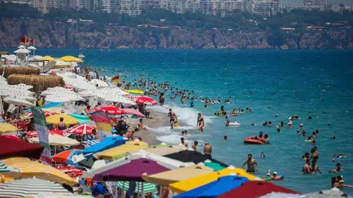 Antalya'da turizmciler Avrupa'daki ekonomik durgunluğu değerlendirdi