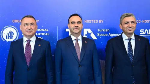 Bayraktar, 2026 IAC açılışında Türkiye'nin uzay hedeflerini açıkladı