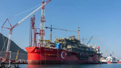 Türkiye'nin ilk yüzer üretim platformu Osman Gazi, Karadeniz'e uğurlanıyor
