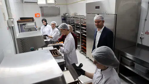 Çikolata üretimi atölyesi Sivas'ta geleceğin ustalarını yetiştiriyor
