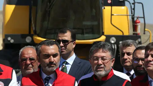 Tarım ve Orman Bakanı Yumaklı, Kırıkkale'de arpa hasadına katıldı ve rekorlar açıkladı