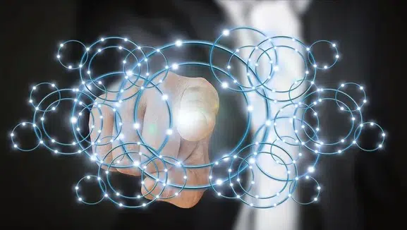 Yapay zeka iş gücünü dönüştürüyor: Hibrit roller ve yeni uzmanlıklar öne çıkıyor