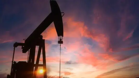 Petrol fiyatları yükselmeye devam ediyor: Brent 90 doları aştı
