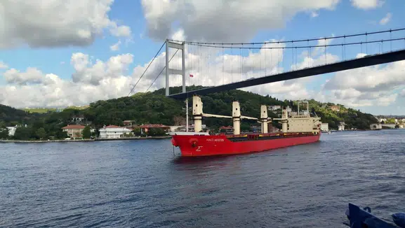 İstanbul Boğazı'ndaki gemi trafiği yeniden başladı