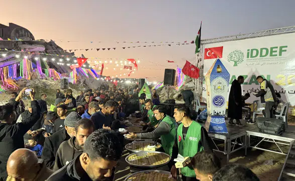 İDDEF, Gazze’de yıkıntılar arasında umut sofraları kuruyor!