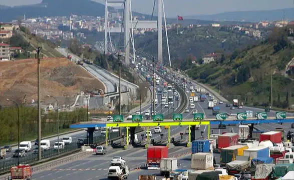 Türkiye Bayramda Yollara Aktı: Otoyol ve Köprülerde 12 Milyon Geçiş!