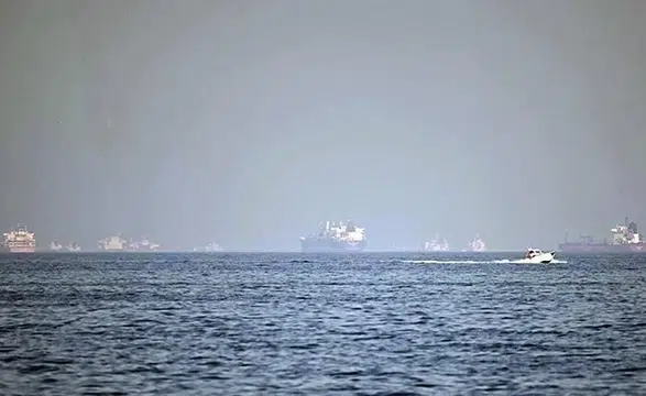 Hürmüz Boğazı’ndaki Aksamalar Küresel Jet Yakıtı Fiyatlarını Katladı!