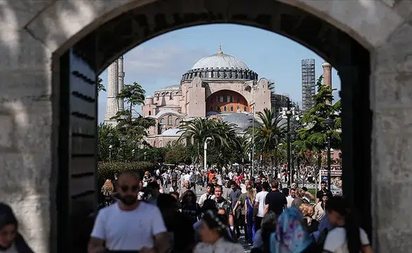 Yerli turist 2025 yılında 555 milyar liralık seyahat harcaması yaptı!