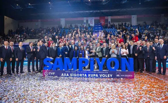 Ziraat Bankkart Kupa Voley’de şampiyonluğa ulaştı: Finalde Galatasaray’ı set vermeden geçti!