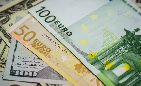 İstanbul serbest piyasasında döviz kurları yeni güne yatay seyirle başladı!