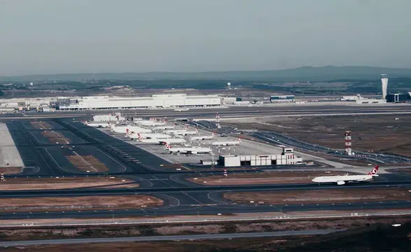 İstanbul Havalimanı'nda üçlü pist dönemi: Yakıt tasarrufu ve emisyon kazanımı!