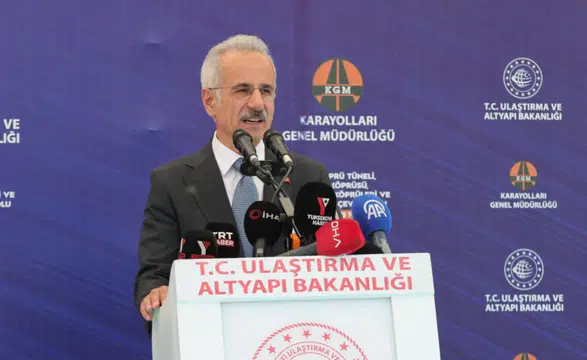 Hakkari'ye 73 milyar liralık dev dokunuş: Tüneller ve köprüler peş peşe açıldı