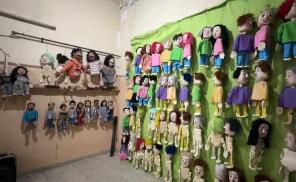 Gazze’de çocukların sustuğu yerde kuklalar konuşuyor