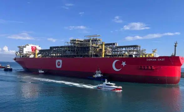 Osman Gazi Yüzer Üretim Platformu Karadeniz'de önemli bir aşamayı geride bıraktı
