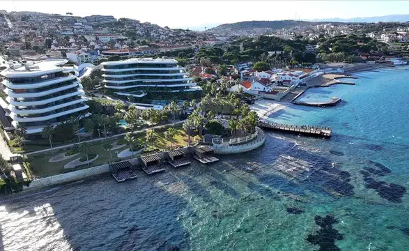 Kuşadası'na 4 kruvaziyerle 7 bin 594 turist geldi