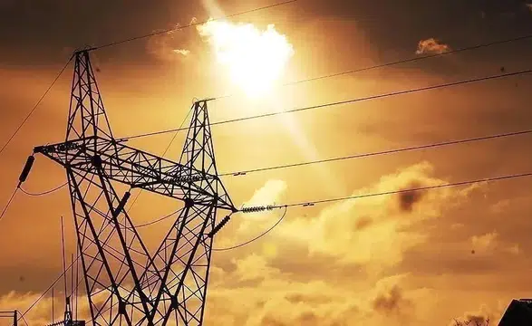Spot piyasada elektrik fiyatları yarın için en yüksek 4 bin 299 lira 99 kuruş oldu