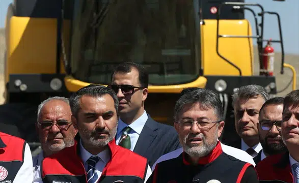 Tarım ve Orman Bakanı Yumaklı, Kırıkkale'de arpa hasadına katıldı ve rekorlar açıkladı
