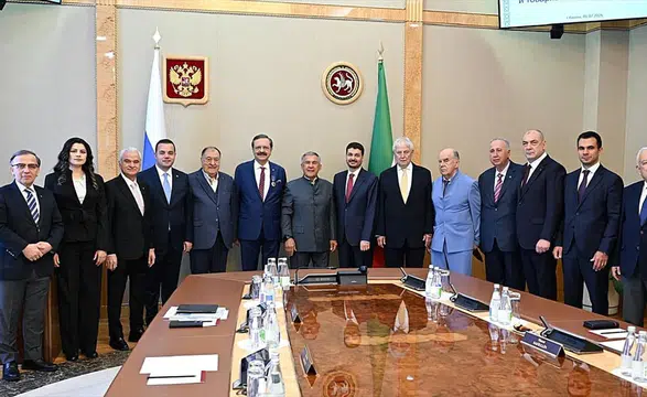 Tataristan, TOBB Başkanı Hisarcıklıoğlu'na dostluk nişanı takdim etti