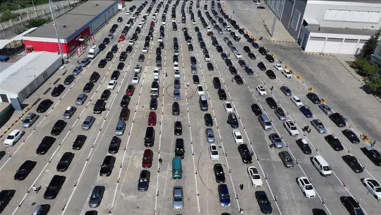 Gümrüklerde bayram bilançosu: Kapıkule ve İstanbul Havalimanı yolcu rekoru kırdı!