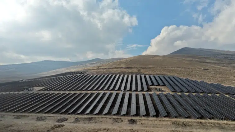 Türkiye’den dev adım: Güneş enerjisinde yılın rekoru yenilendi
