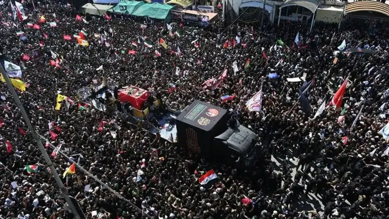 Hayatını kaybeden Hamaney için Irak’ta cenaze töreni!