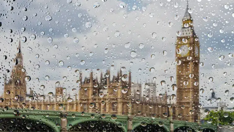 Londra'da 58 gün sonra beklenen yağmur nihayet geldi
